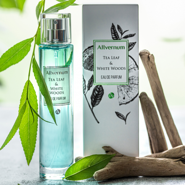 Eau de Parfum, Tea Leaf & White Woods