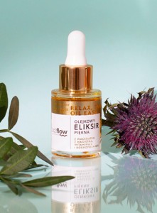 Oil beauty elixir with the scent of rosewood