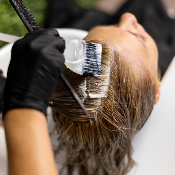 Czy farbowanie niszczy włosy? Fakty, pielęgnacja i świadome wybory